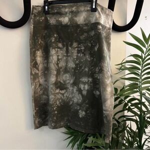 Stylish Tie-Dye Skirt in Green and Gray